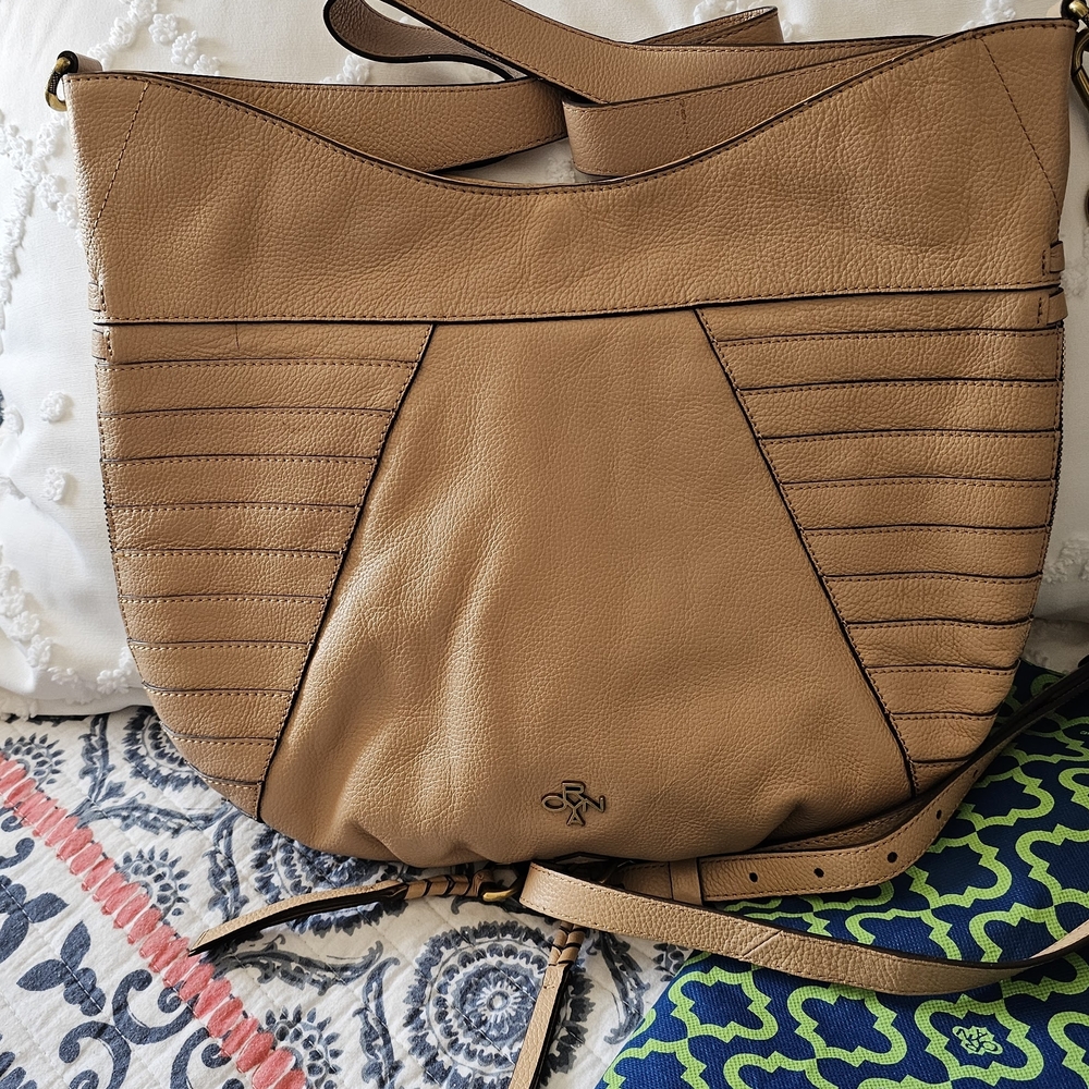Classic Women's Tan Leather Shoulder Bag - Unbranded